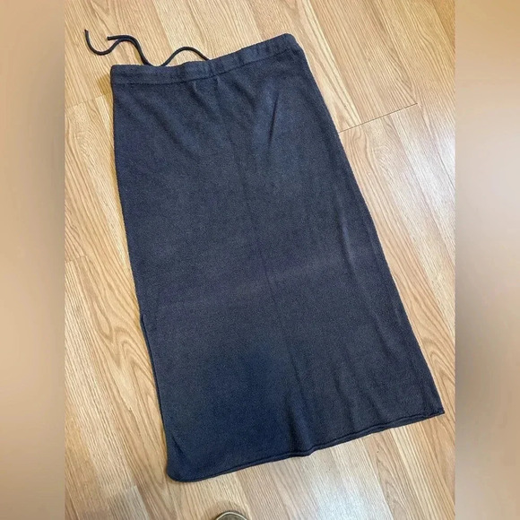 Barefoot dreams CozyChic Ultra Lite® Ribbed Midi Skirt in stone size large gray - Picture 6 of 9